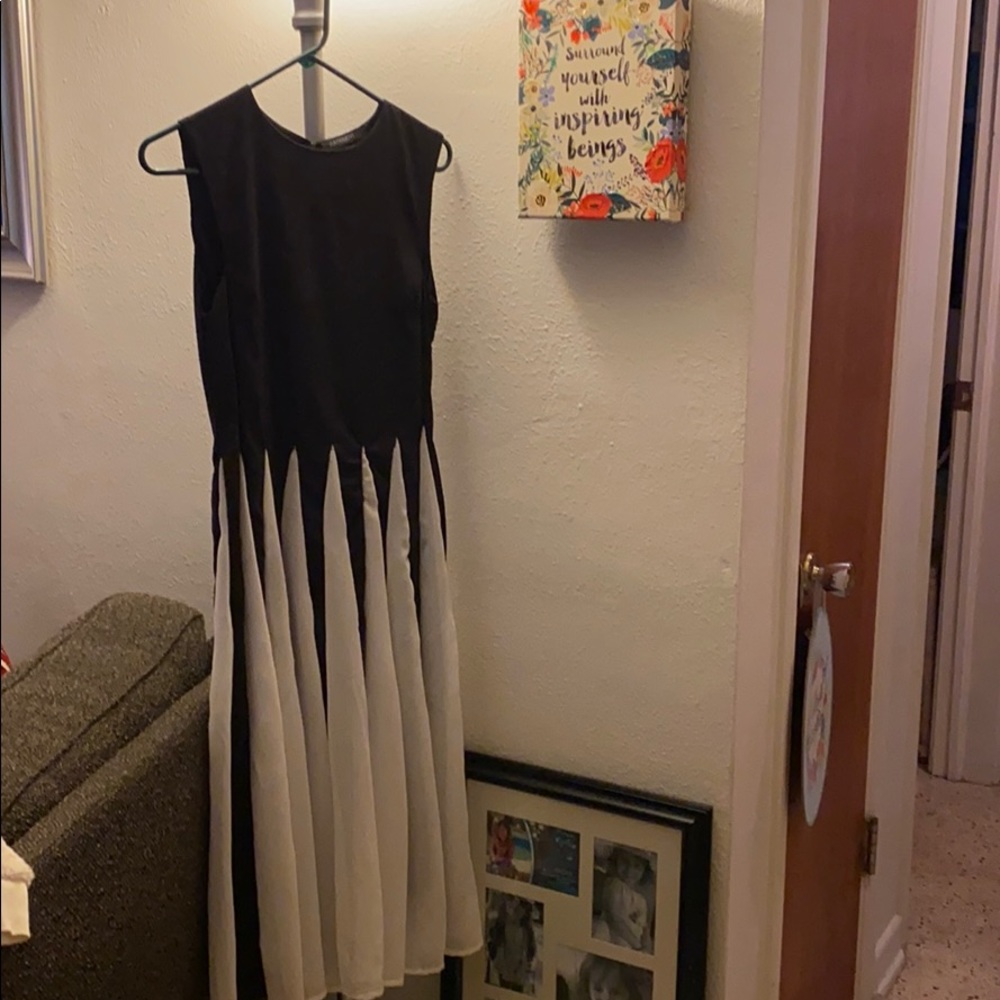 Women’s Black & White sleeveless cocktail dress